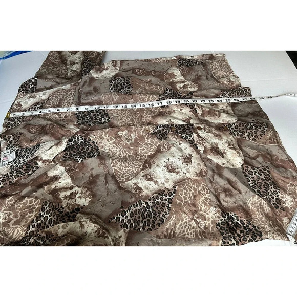 Stunt 100% Silk Short Sleeve Leopard - Picture 5 of 6